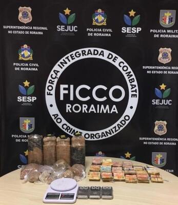 Os investigadores encontraram mais de 6kg de pasta base de cocaína, além de R$ 32.000,00 em espécie (Foto: Divulgação)
