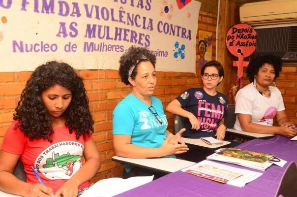 As mulheres apresentam para a imprensa, no auditório do Sinter, (Sindicato dos Trabalhadores em Educação) uma grande agenda unificada (Foto: Nilzete Franco/FolhaBV)