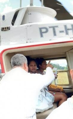 A jovem foi trazida de helicóptero, às pressas, para a maternidade nossa senhora de Nazaré, onde teve um bebê (Foto: Ascom governo)