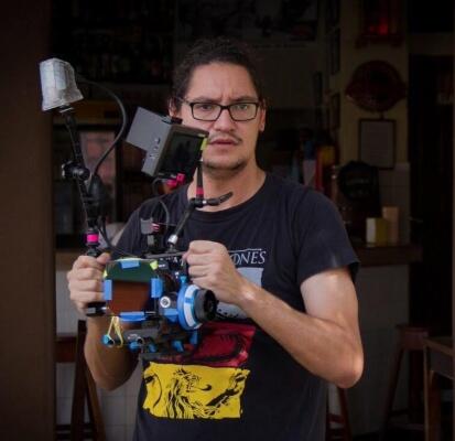 César Nogueira é fotógrafo, diretor de fotografia, montador e produtor cultural da Artrupe Produções Artísticas César Nogueira é fotógrafo, diretor de fotografia, montador e produtor cultural da Artrupe Produções Artísticas