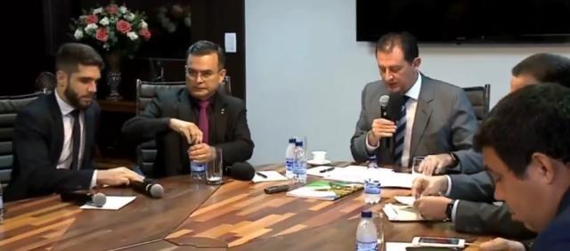 Garcês presta depoimento acompanhado do advogado (Foto: Reprodução/ALE-RR)