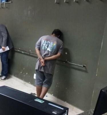 O rapaz foi levado ao 5º DP e preso em flagrante (Foto: Divulgação)