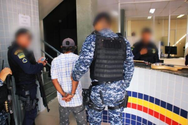 O homem recebeu voz de prisão e foi encaminhado para a Dicap (Foto: Aldenio Soares)