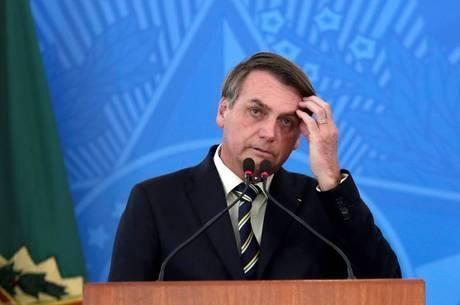 Bolsonaro sanciona auxílio emergencial de R$ 600 para informais Ueslei Marcelino/Reuters – 27.03.2020