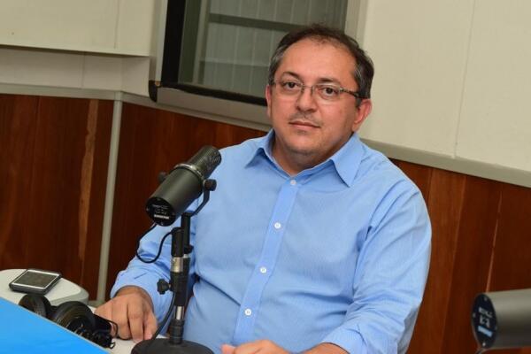 O presidente da Câmara de Dirigentes Lojistas, Edson Freitas é o entrevistado de hoje(Foto: Nilzete Franco/FolhaBV)