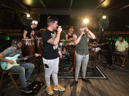 A dupla realizava a transmissão ao vivo de um bar, localizado no bairro Caçari (Foto: Divulgação)