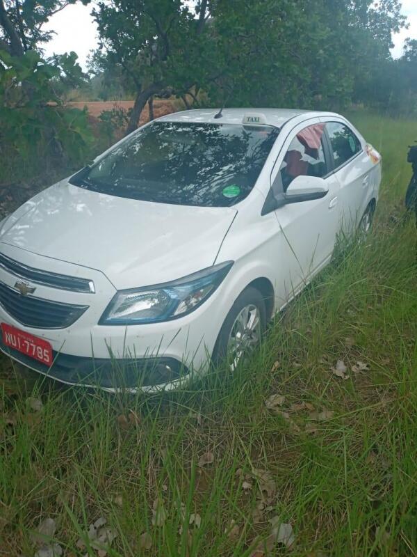 O carro foi encontrado abandonado na Vila Três Corações em Amajari (Foto: Divulgação)
