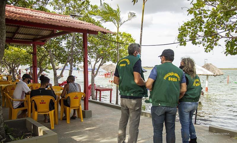 As equipes orientaram o empresário de um balneário particular e fiscalizaram um igarapé na região do Bom Intento (Foto: Divulgação)