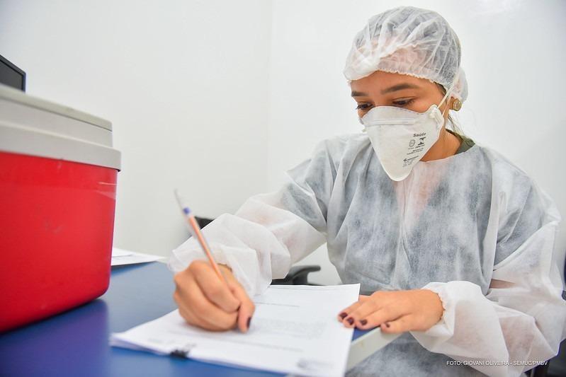 Profissionais de saúde foram chamados para assinatura dos contratos (Foto: Semuc/PMBV)