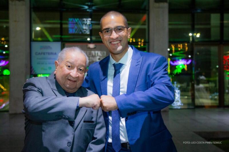 Arthur Machado Filho e o prefeito Arthur Henrique (Foto: Semuc/PMBV)