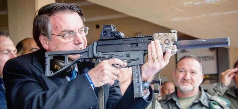 Bolsonaro é um defensor do armamento da população. Em janeiro, ele comemorou o aumento de venda de armas registrado em 2020 (Imagem: Reprodução/Instagram)