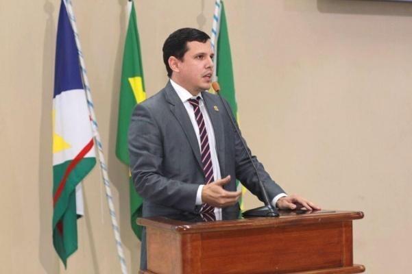 Queiroz também criticou a demora do processo de vacinas pelo Governo Federal (Foto: Divulgação)