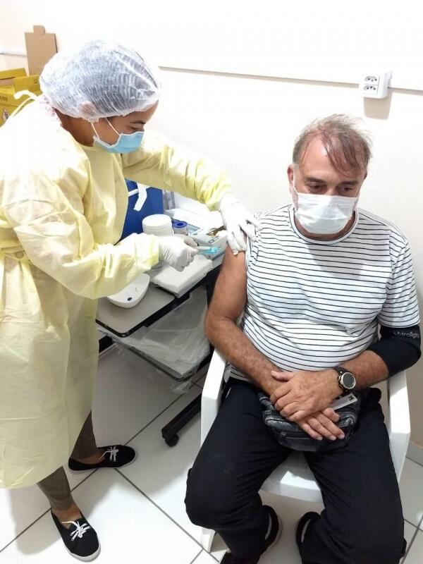 Mais de 70 trabalhadores da saúde foram imunizados com a segunda dose da vacina contra a COVID-19 (Foto: Divulgação)