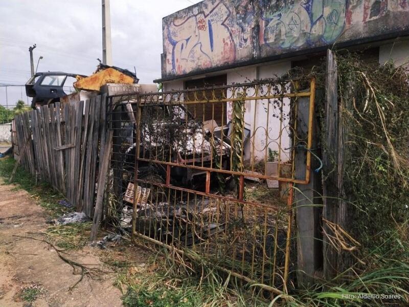 Moradores acionaram o Corpo de Bombeiros (Foto: Aldenio Soares)