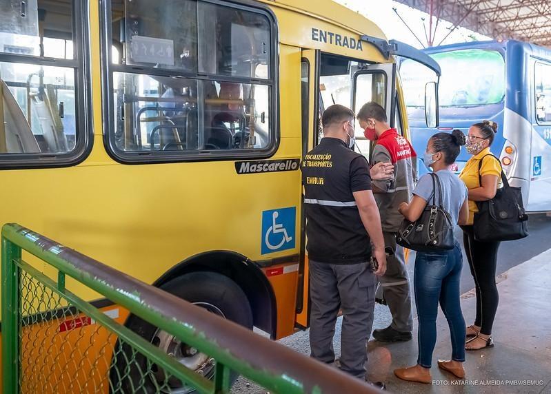 A fiscalização segue durante toda a semana em diversos pontos da cidade (Foto: Katarine Almeida PMBV/SEMUC)