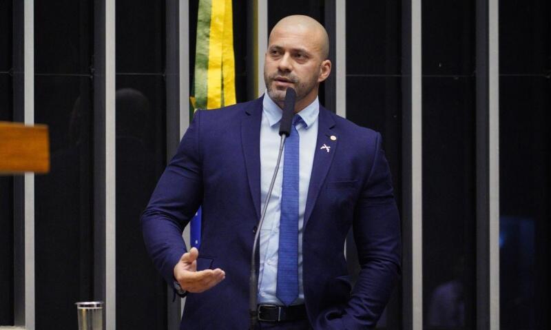 A defesa de Silveira argumenta que a prisão representa