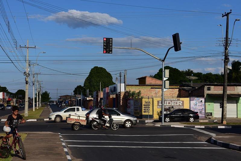Cruzamento recebeu novo semáforo (Foto: Semuc PMBV)