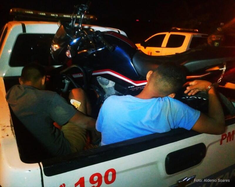 O adolescente e o proprietário foram autuados e a motocicleta foi removida ao pátio credenciado ao Detran (Foto: Aldenio Soares)
