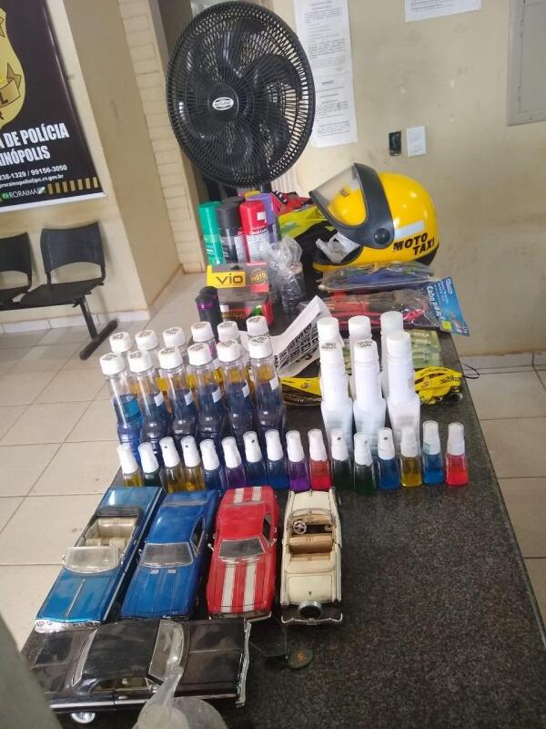 Objetos furtados da loja de acessórios (Foto: Divulgação)