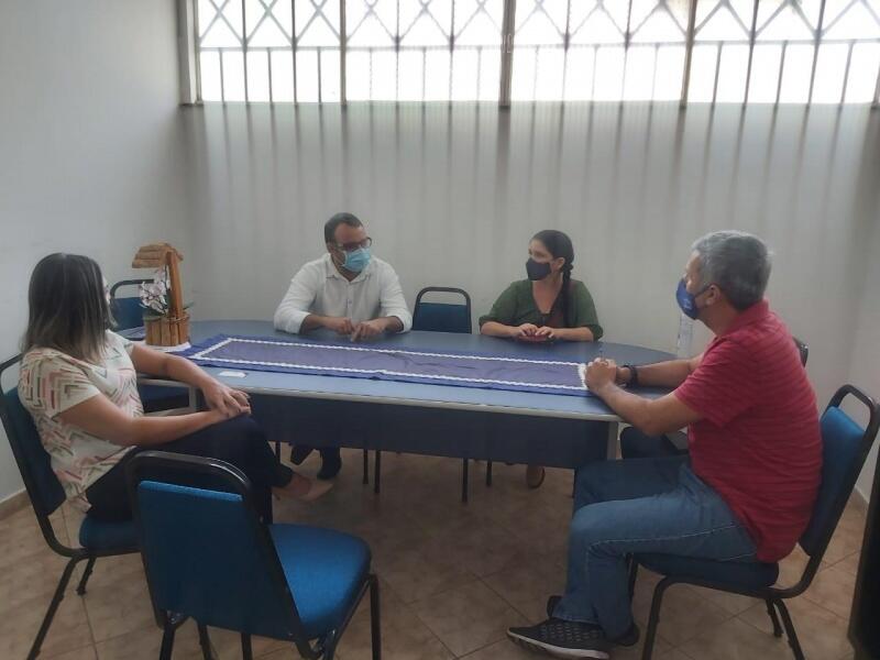 A equipe do Núcleo de Projetos e Inovação se reuniu com o prefeito do município do Cantá, André Castro (Foto: Divulgação)