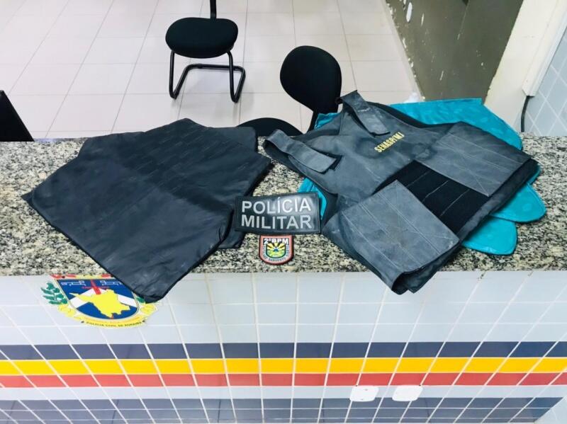 Os coletes foram apresentados a Delegacia de Polícia. (Foto: Aldenio Soares)