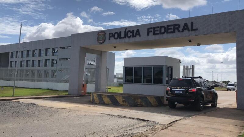 Viaturas da PF-RR chegam em Boa Vista após cumprimento de mandados (Foto: Diane Sampaio/Arquivo FolhaBV)
