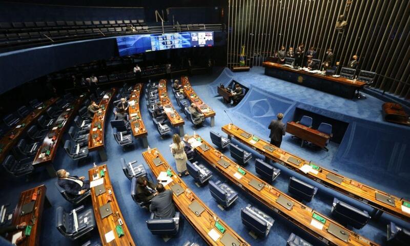  Na versão aprovada, estados continuam obrigados a destinar 12% de seus recursos para a saúde e 25% para a educação (Foto: Fabio Rodrigues Possebom/Agência Brasil)