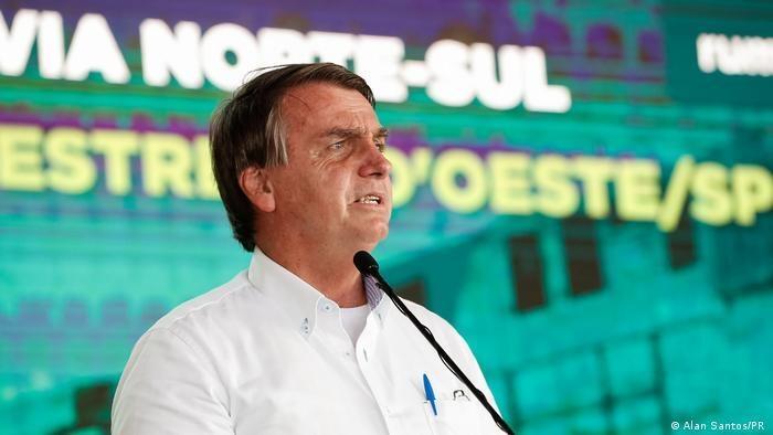 O presidente Jair Bolsonaro (sem partido) voltou hoje a atacar a recomendação da OMS (Organização Mundial da Saúde) para usar o isolamento social como um dos principais recursos de controle da covid-19 (Foto: Alan Santos PR)