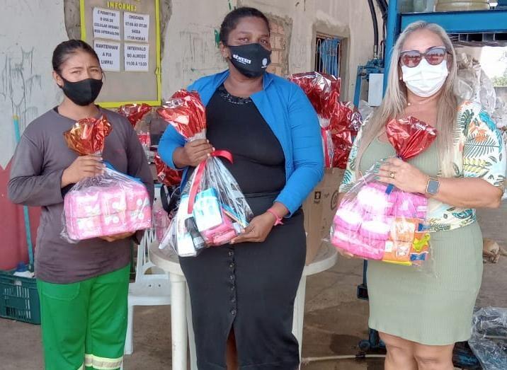 Ao todo, foram entregues 51 kits de higiene pessoal para a associação (Foto: Divulgação)