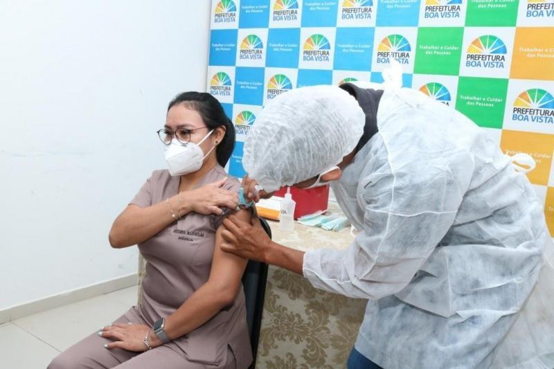 Esses profissionais imunizados fazem parte do grupo prioritário para receber a imunização contra a covid-19 (Foto: Divulgação)