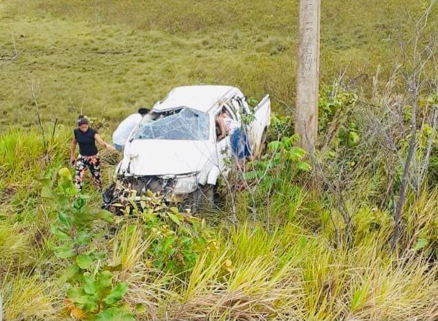 O acidente ocorreu por volta das 9h da manhã deste sábado (Fotos: Divulgação)