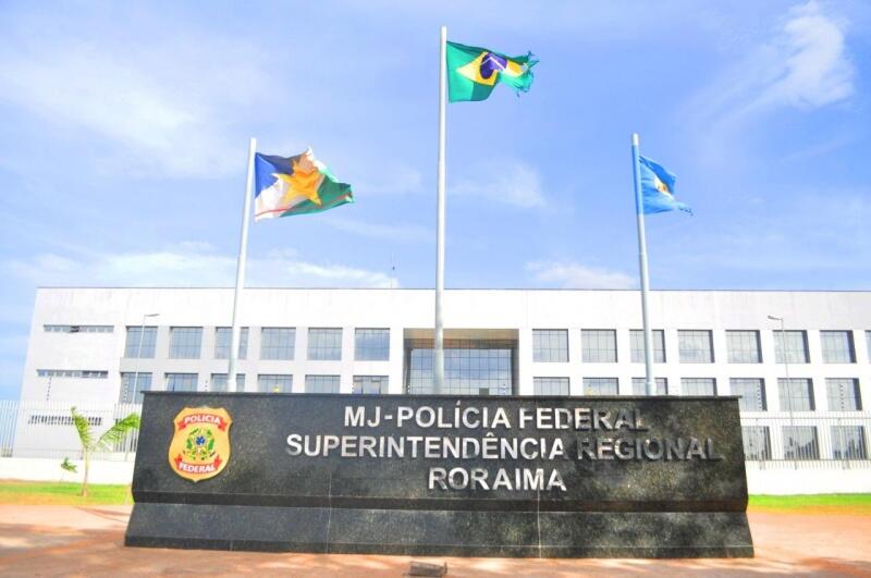 Manifestação acontece em frente a sede da PF-RR (Foto: Diane Sampaio/FolhaBV)