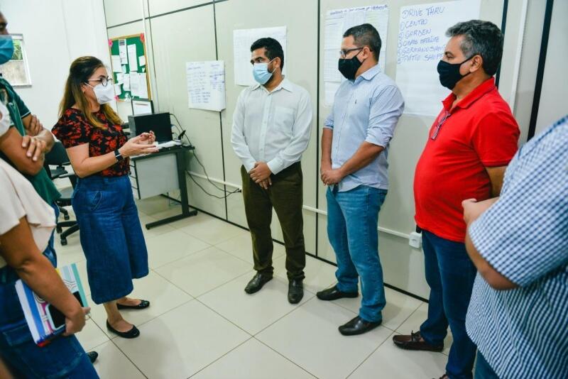 Comitiva de vereadores conversou com profissionais da saúde sobre as vacinas (Foto: Ascom Vereador Ítalo Otávio)