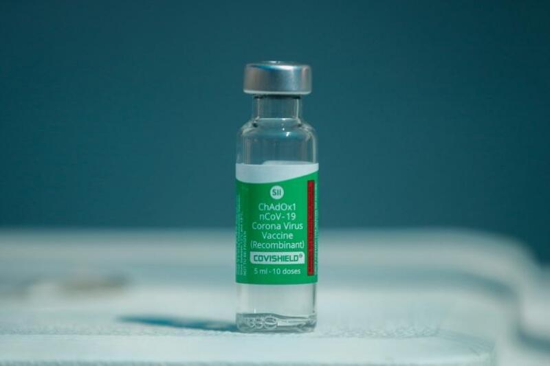 Este mês, a Fiocruz já produziu e entregou 1,8 milhão de doses de vacinas produzidas no Instituto de Tecnologia em Imunobiológicos (Foto: Agência Brasil)