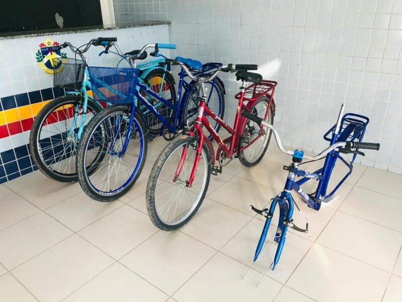 As bicicletas foram encaminhados para a Delegacia de Polícia (Foto: Aldenio Soares)