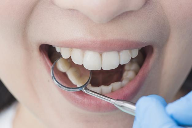 Ela diz quais os procedimentos são classificados como urgência pela odontologia (Foto: Divulgação)
