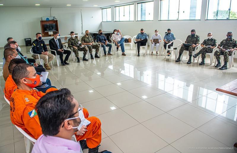 A reunião contou com representantes da saúde e dos órgão de segurança pública (Foto: Semuc/PMBV)