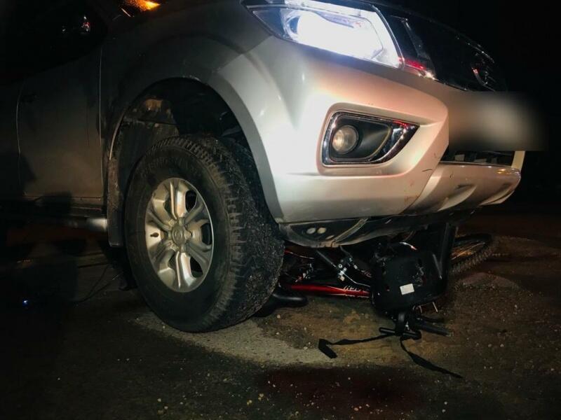 De acordo com informações de testemunhas, a caminhonete Frontier/Nissan de cor prata que era dirigido por uma mulher (Foto: Aldenio Soares)