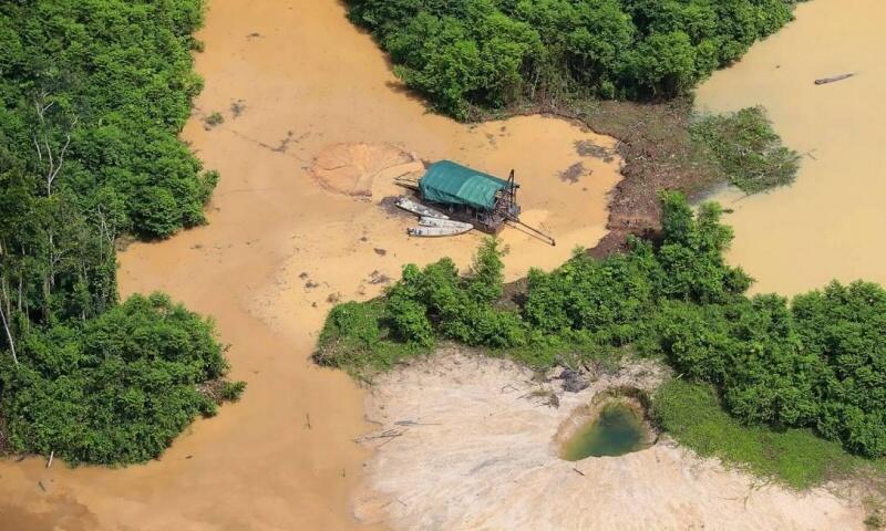 A área indígena Yanomami vem sendo ocupada por mais de 20 mil pessoas que exercem atividades econômicas ilegais (Foto: Divulgação)