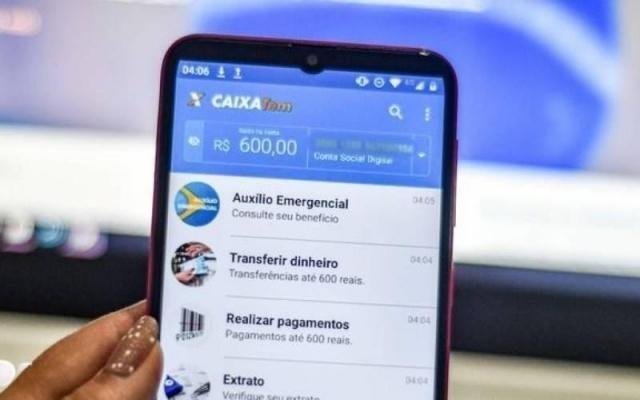 O dinheiro será depositado nas contas poupança digitais e poderá ser movimentado pelo aplicativo Caixa Tem (Foto:Arquivo Folha)
