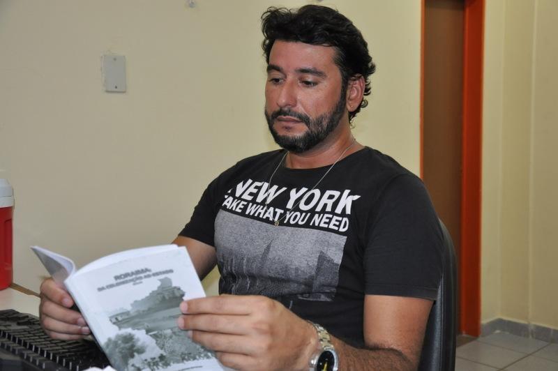 Lúcio Galdino também é autor dos títulos Roraima: Sociedade, política e meio ambiente (Tomo II) e Roraima: Questão indígena (Tomo III) (Foto: Divulgação)