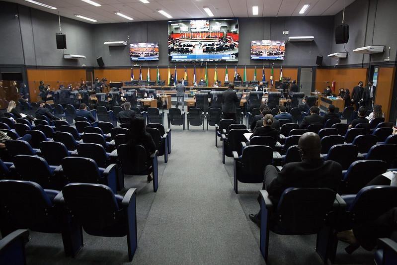 Sessão foi realizada de forma híbrida nesta quarta-feira, 28 (Foto: Tiago Orihuela/Jader Souza/Supcom ALERR)