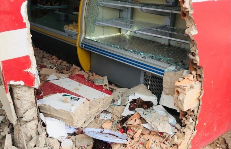 Nenhum funcionário ficou ferido e nem os clientes que estavam presentes na hora do acidente (Foto: Divulgação) Nenhum funcionário ficou ferido e nem os clientes que estavam presentes na hora do acidente (Foto: Divulgação)