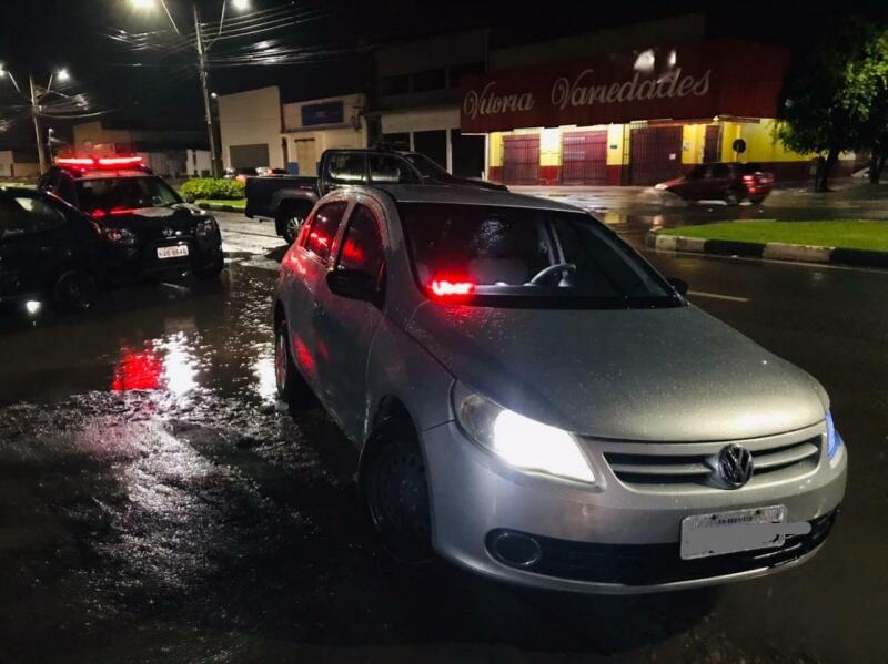 Com a abordagem, dois assaltantes fugiram e os outros três foram rendidos pelos agentes (Foto: Aldenio Soares)
