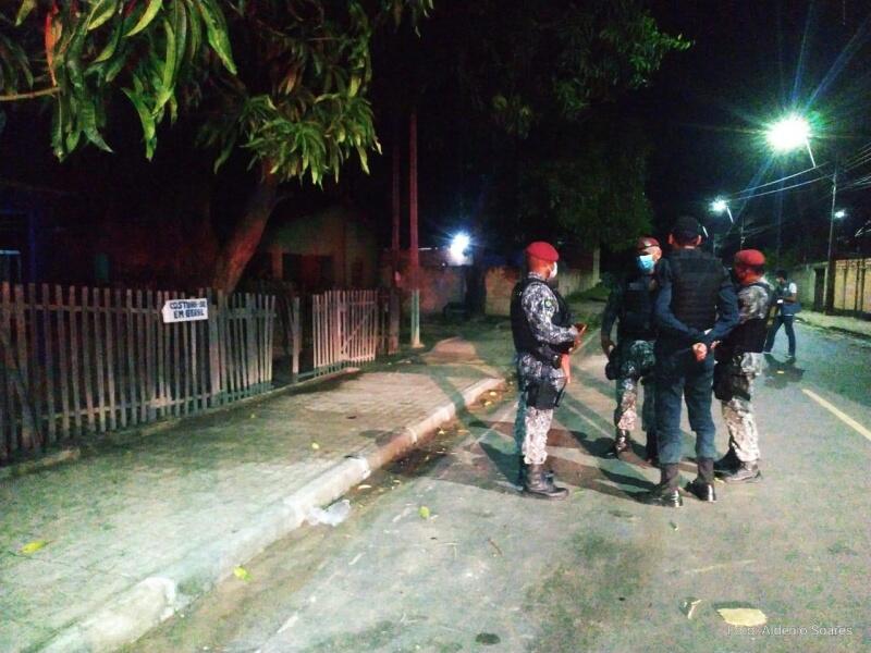 A Polícia Militar e a Força Nacional estiveram no local do crime (Foto: Aldenio Soares)