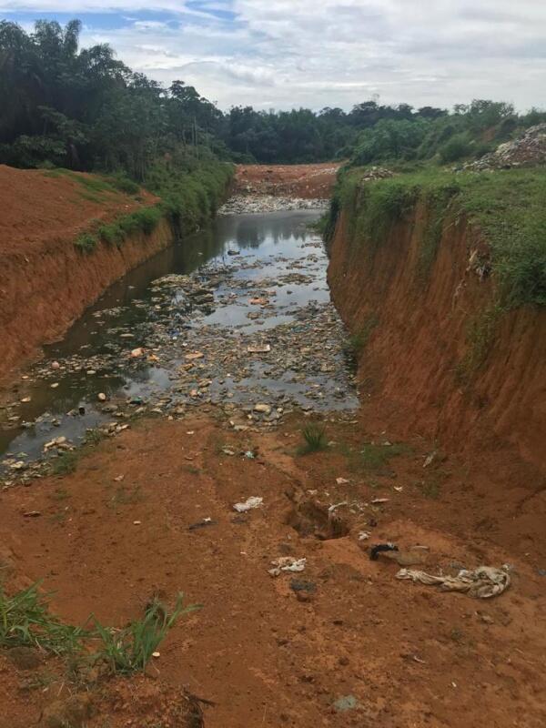 Acúmulo de lixo pode chegar ao Rio Mucajaí e causar danos (Foto: Divulgação)