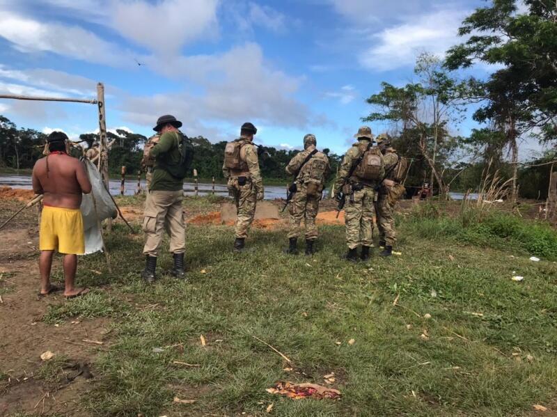 A ação acontece após o registro de um tiroteio entre agentes da Polícia Federal e garimpeiros (Foto: Associação Hutukara)