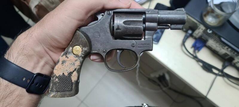 Arma alugada para criminosos e que foi apreendida pela Polícia Civil (Foto: Ascom/Polícia Civil)