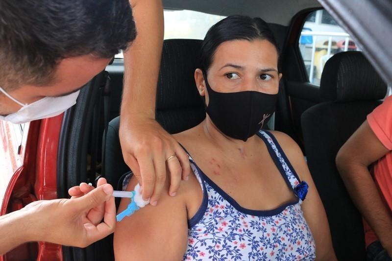 No ato da vacinação devem ser apresentados CPF ou Cartão do SUS (Foto: Diane Sampaio/FolhaBV)