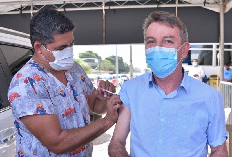 Ele recebeu a dose do imunizante dentro do calendário voltado ao grupo prioritário de comorbidades que já atende quem tem acima de 45 anos (Foto: Divulgação)
